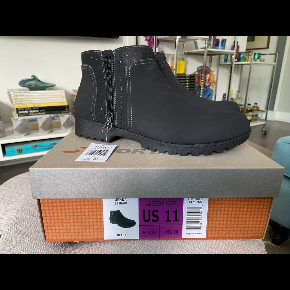 Black Jenna  booties size 11 jsport